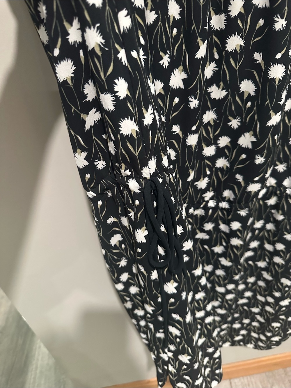 GAP Black Dress with White Floral Print - Picture 5 of 7